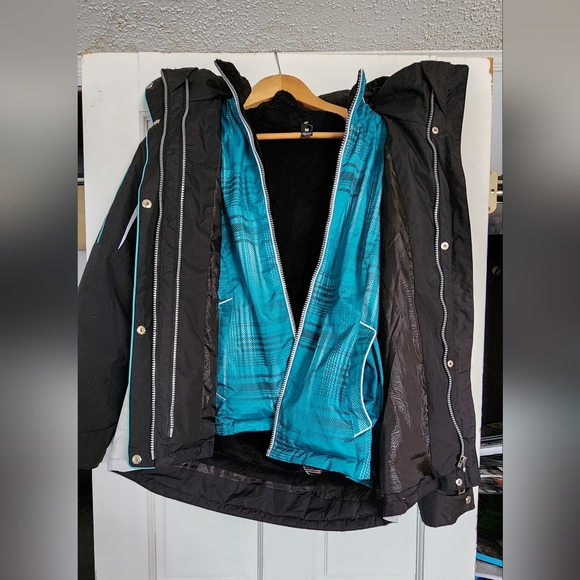 Brand new women's winter coat - Picture 3 of 5